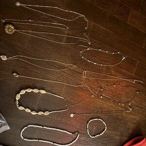 12 pack of jewlery lot all gold.